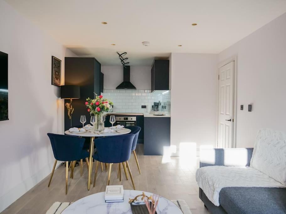 Stylish Retreat For Your Short Getaway Londra Exterior foto